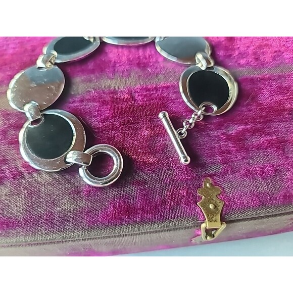 Black Enamel And Silver Tone Metal Link Bracelet With Toggle Closure Vintage - Picture 5 of 10